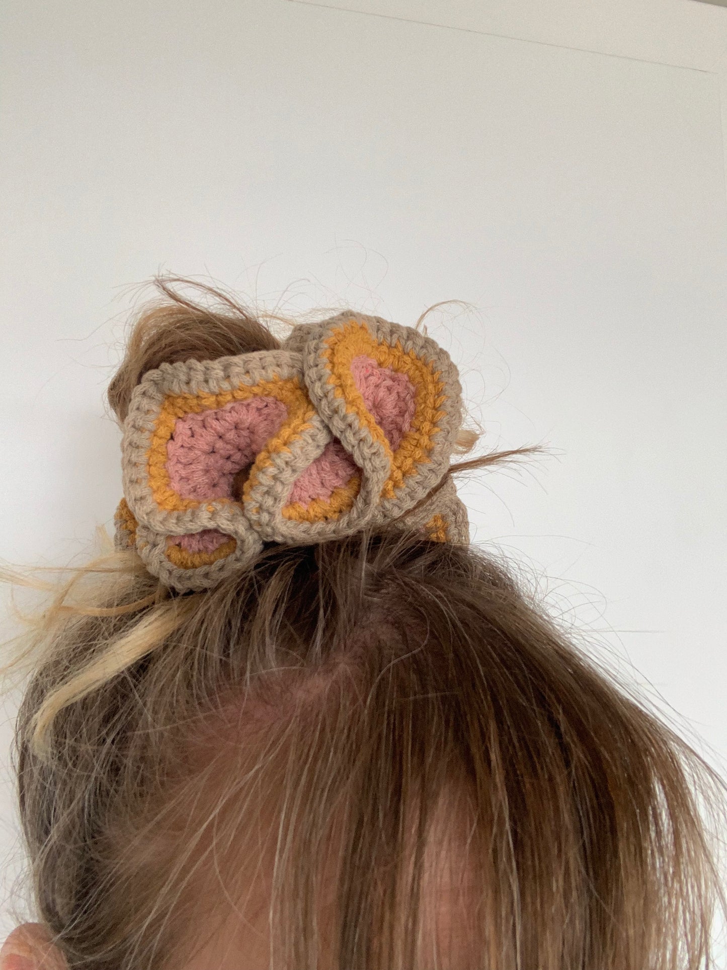 Hekluð hárteygja / Scrunchie / Bómull
