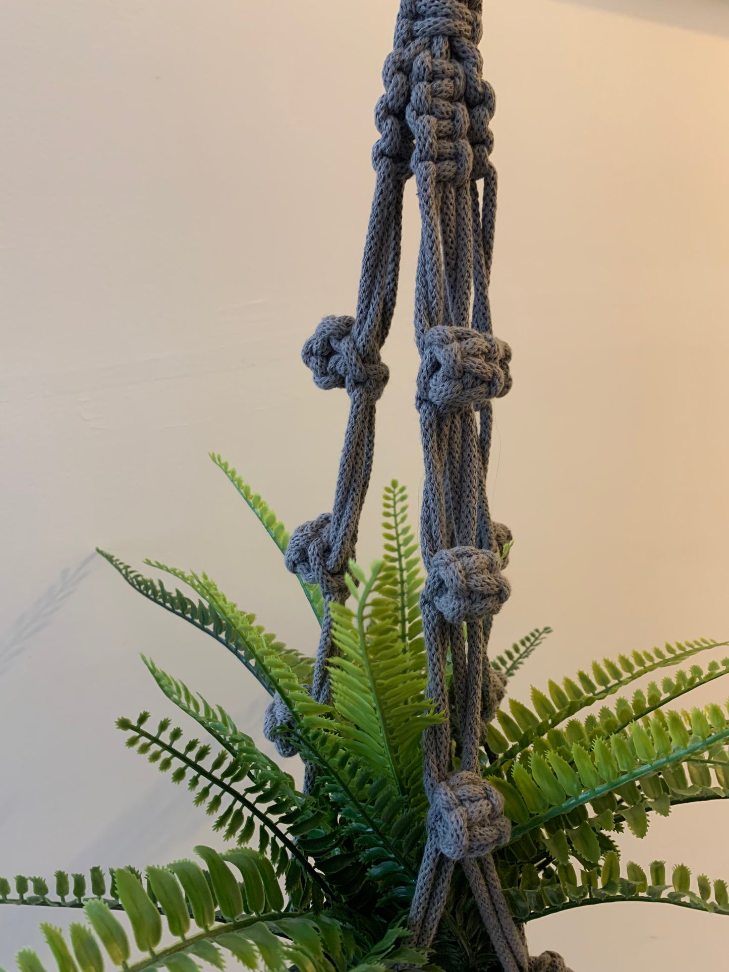 Plöntuhengi / Stone Grey