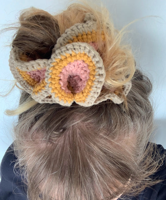 Hekluð hárteygja / Scrunchie / Bómull