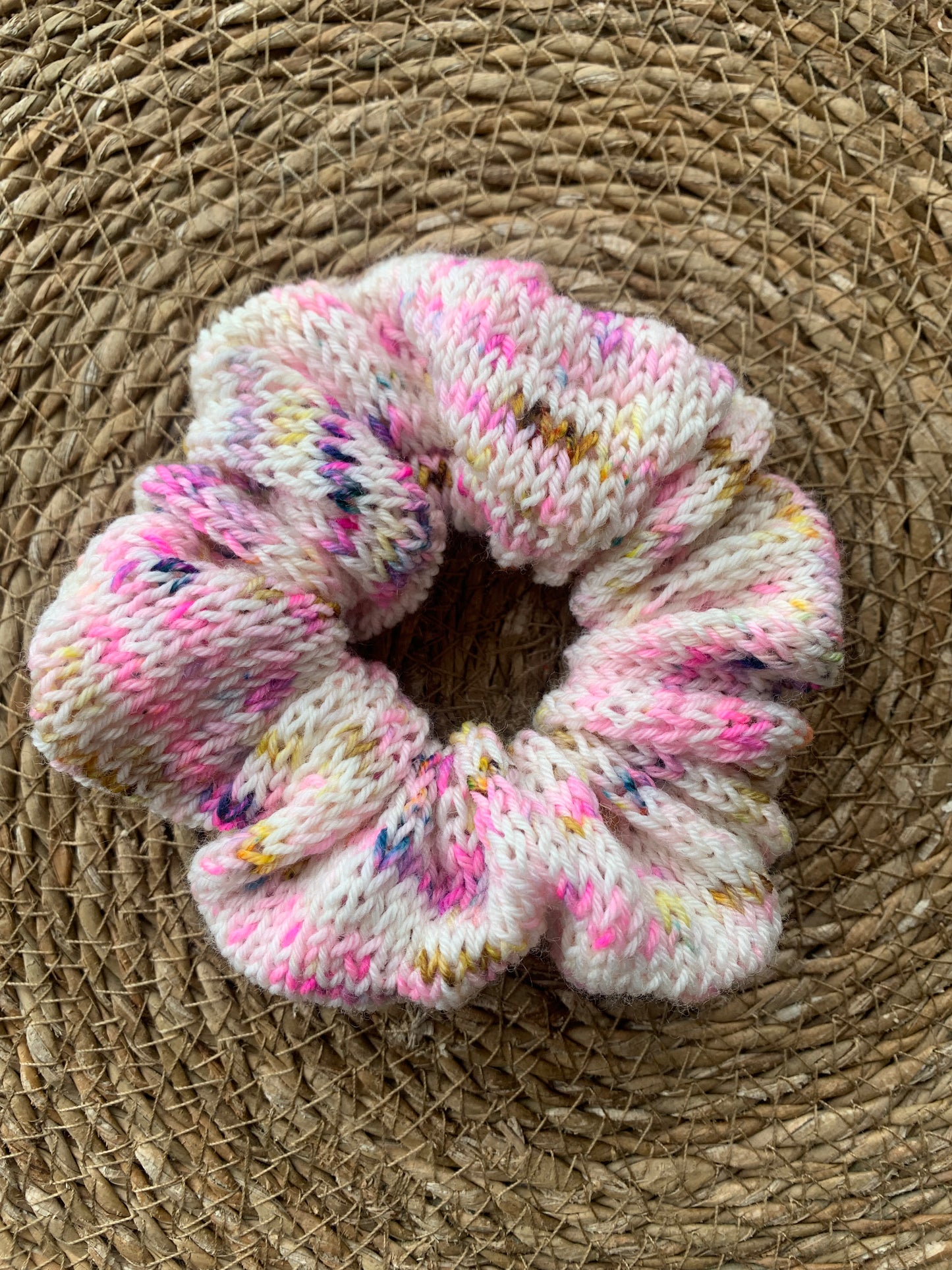Hárteygja / Scrunchie / Hvít & bleik