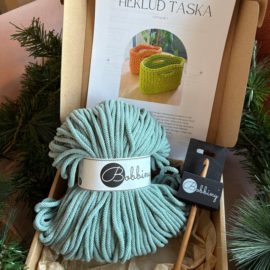 Efni & uppskrift að Heklaðri tösku / Innpakkað í gjafaöskju
