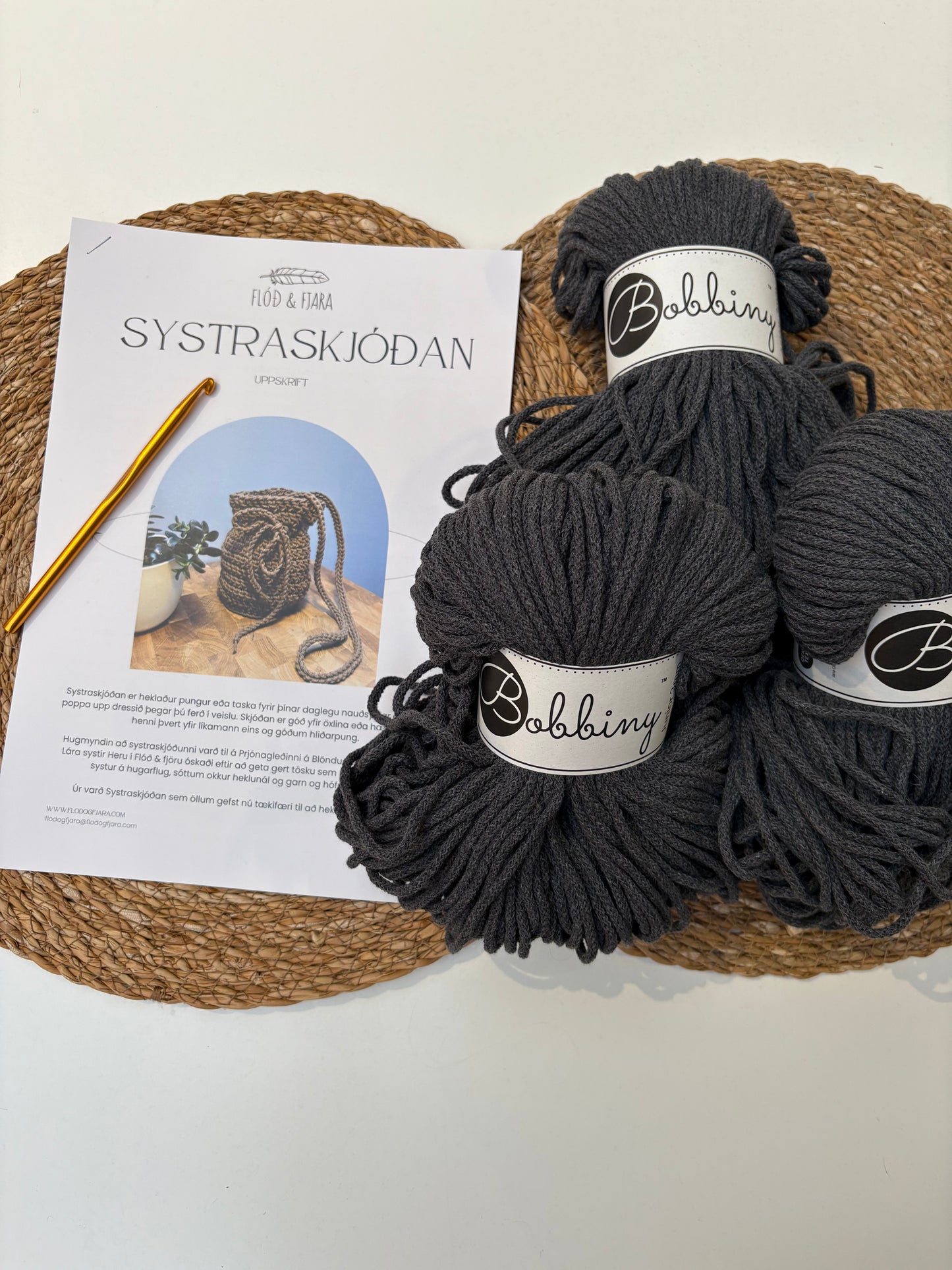 Tilboð! Efni & uppskrift að Systraskjóðunni - heklaðri hliðartösku