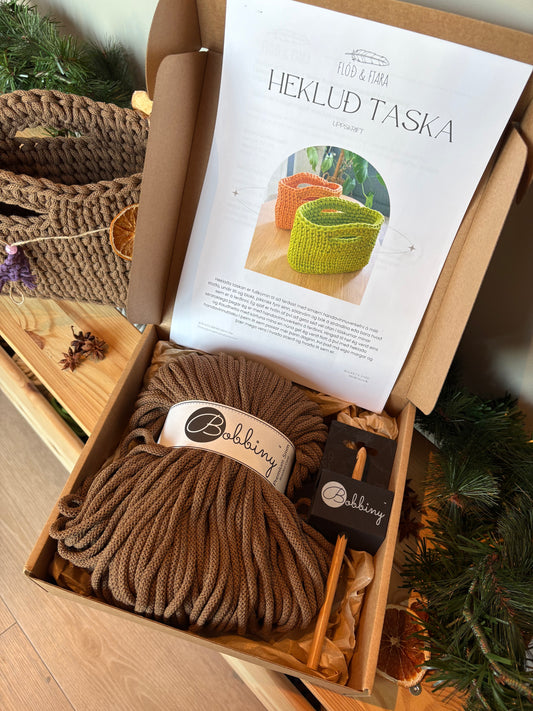 Efni & uppskrift að Heklaðri tösku / Hátíðar gjafakassi