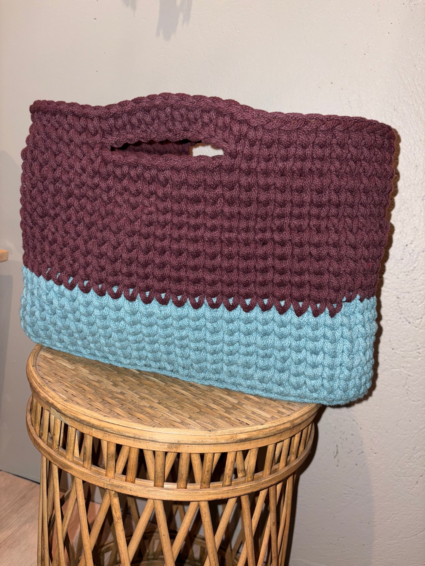 Hekluð taska / stór / Burgundy & Teal